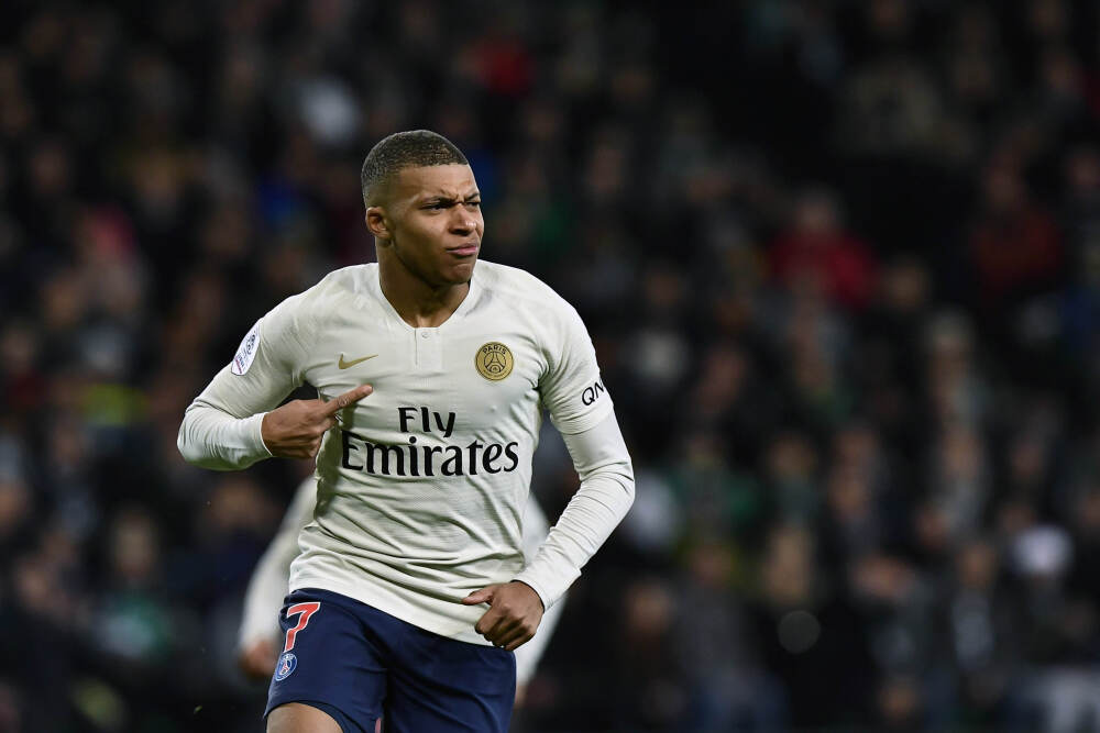 微软 CEO 纳德拉称公司将增加员工数量，员工得会用 AI